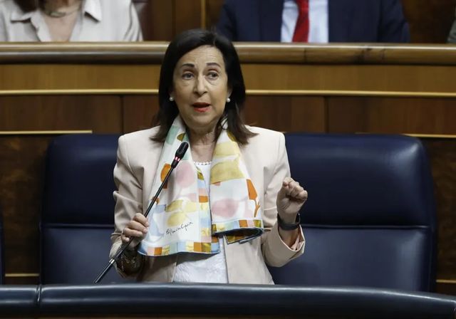PP y Vox se unen para cargar contra Robles por suspender la venta de armas a Israel