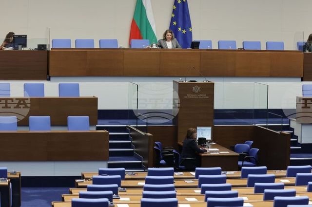Очаквано и днес заседанието на парламента се провали заради липса на кворум