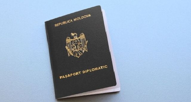 Șeful Poliției de Frontieră susține că unii ex-demnitari continuă să utilizeze pașapoarte diplomatice și solicită o reevaluare