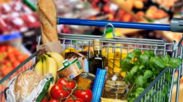 Prețurile medii ale alimentelor de bază au scăzut în august