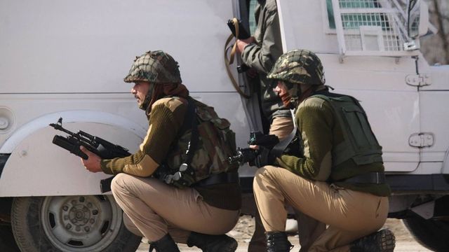 Army convoy targetted by IED blast in Pulwama, 5 jawans injured