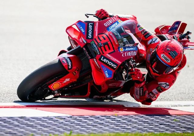 Marc Márquez vuelve de vacaciones tan fuerte como se fue
