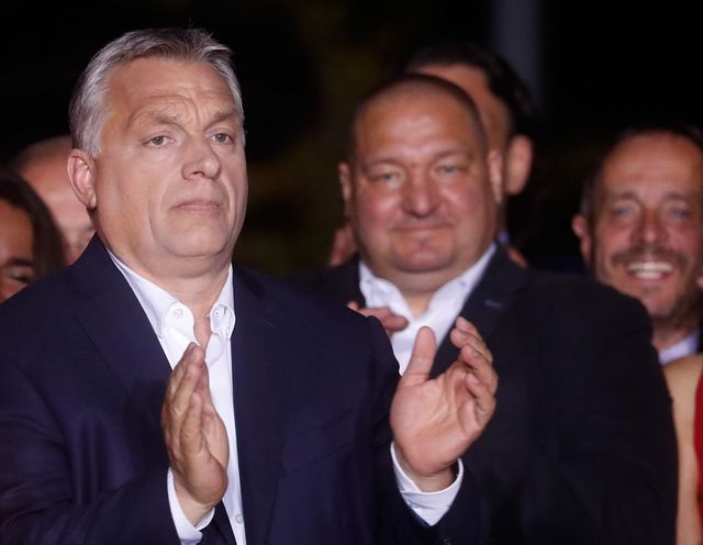 Orban, improbabile gruppo con Lega