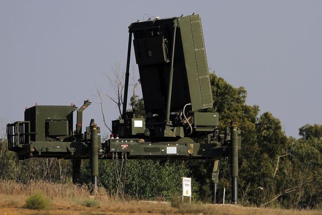 Armáda se dočká radarů z Izraele. Metnar podepsal nákup za 3,5 miliardy