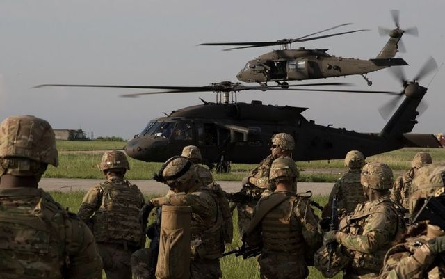 Trump anunță că ar putea trimite alți 2000 de soldați americani în Polonia