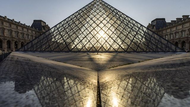 Letartóztattak két embert a Louvre-rablás miatt