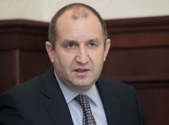 Радев съветва управляващите да се замислят, ако не им харесва отношението на хората