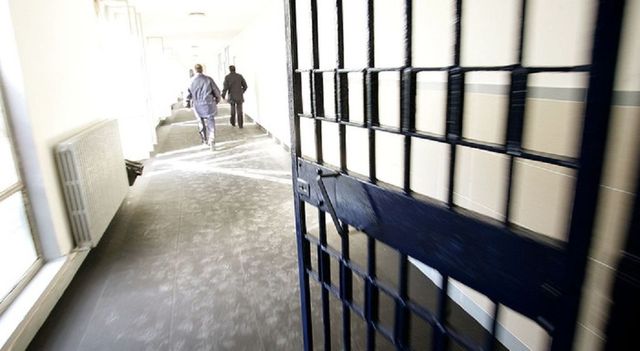 Pozzuoli: «Meglio il carcere che i domiciliari con mamma»