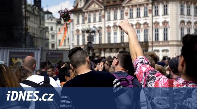 Počet obyvatel Česka díky cizincům opět vzrostl, ubylo úmrtí i rozvodů