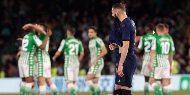 Real Madrid lose 2-1 at Betis as Barcelona stay top in Spain