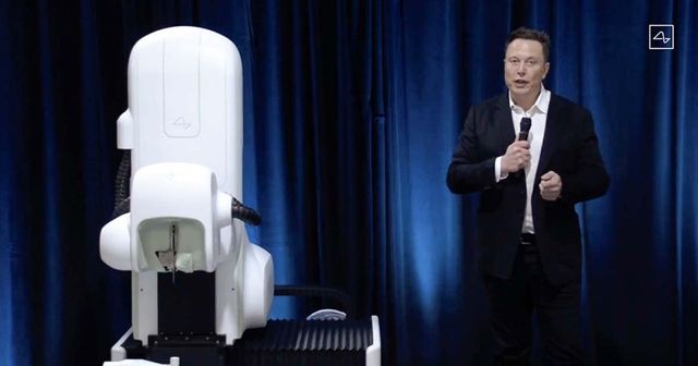 Elon Musk bemutatta az agy és az okostelefon között kapcsolatot létesítő eszközét (videó)