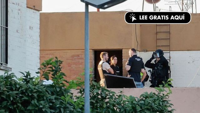 Despliegue policial en Brenes, Sevilla, por un atrincherado relacionado con un homicidio