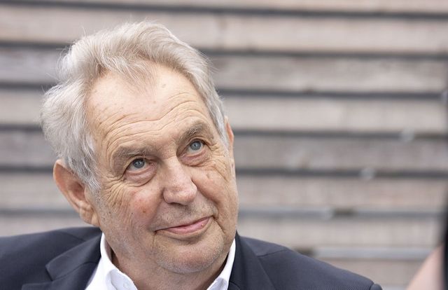Zeman opět nedorazí na předávání státních vyznamenání