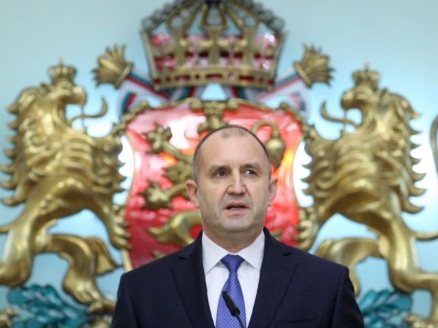 Радев в атака: Борисов напълнил зайчарника със скандали