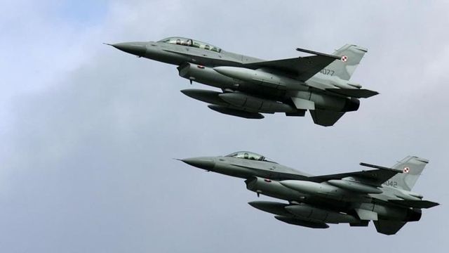 Pilot dies as F-16 fighter jet crashes at Poland airshow rehearsal