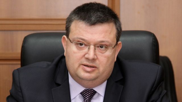 Цацаров: Проверките на апартаментите продължават