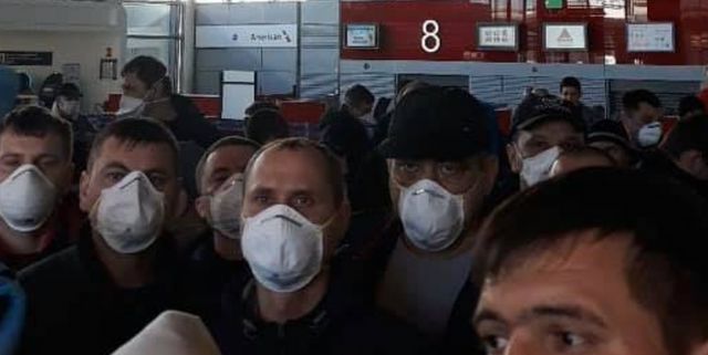 Peste 200 de moldoveni au rămas blocați pe aeroportul din Paris, după ce compania a anulat cursele charter