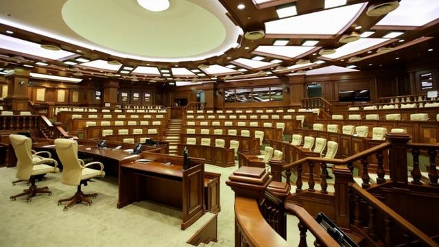 Sondaj: Cîte partide ar ajunge în parlament în cazul unor alegeri anticipate