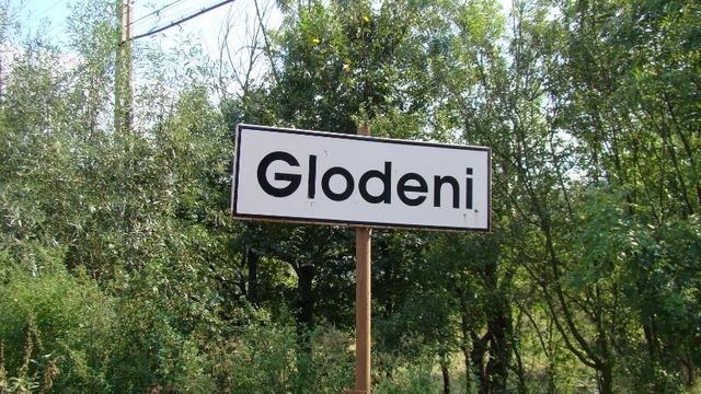 Caz dramatic la Glodeni. Un copil de 6 ani a ajuns la spital cu două degete tăiate din greșeală cu un topor