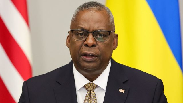 Váratlanul Kijevbe utazott az amerikai védelmi miniszter