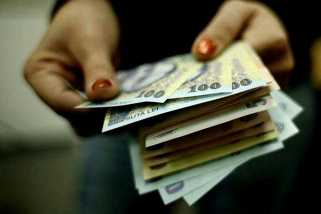 Curs valutar 20 octombrie. Euro crește, iar dolarul scade