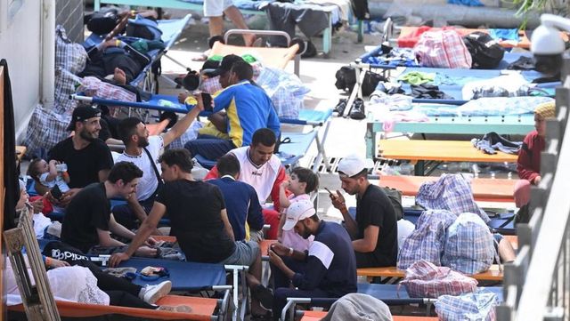 Incendio traghetto Lampedusa, evacuati passeggeri e migranti