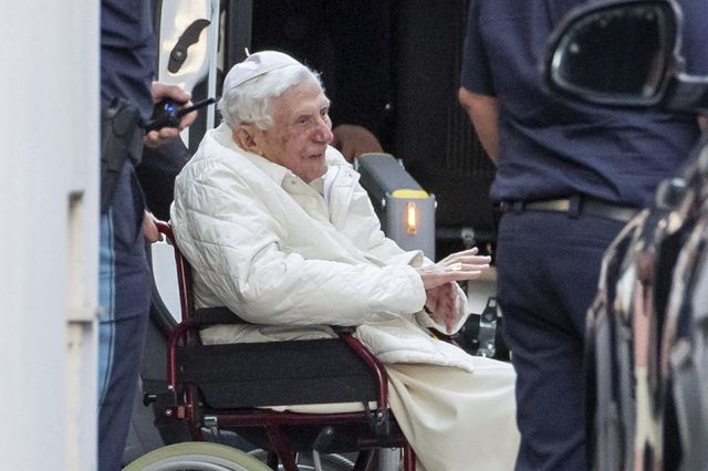 Una vittima denuncia Ratzinger, 'sapeva degli abusi'
