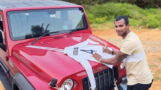 Natarajan thanks Anand Mahindra for gifting SUV, sends his signed Gabba Test shirt in return