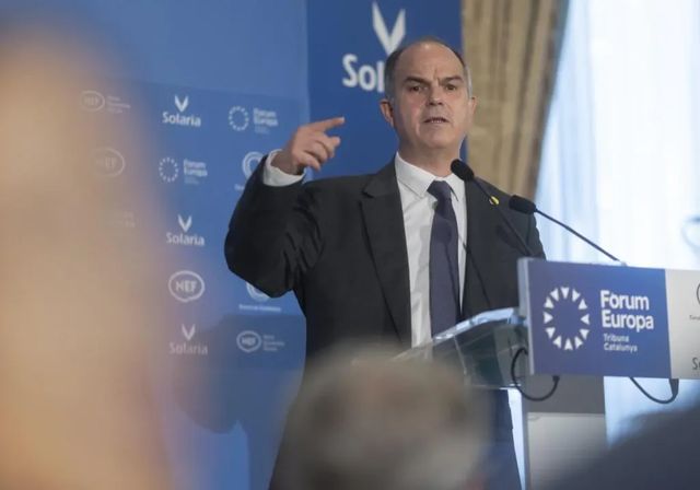 El Gobierno aplaza sine die la oficialidad del catalán en la UE y complica la relación con Junts