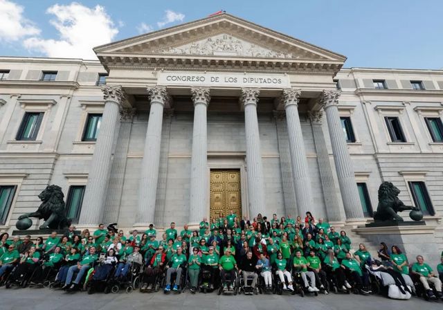 Sanidad dará 10 millones para pagar cuidadores 24 horas a los enfermos de ELA más graves