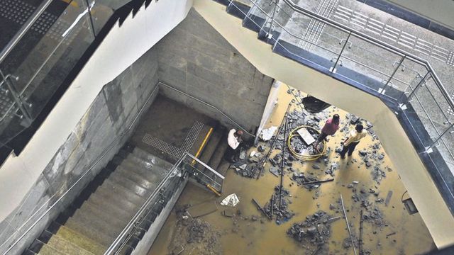 Underground Metro 3 station floods with first rains