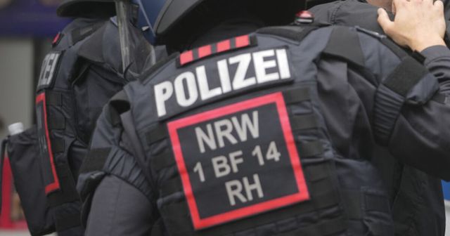 Auto sulla folla a Stoccarda, feriti. 'Fermato l'autista'