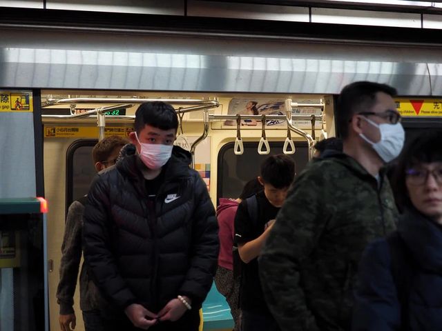 Pandemie - Japonezii nu se autoizolează decât la ordinul prim-ministrului Shinzo Abe
