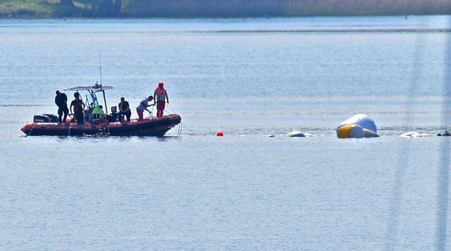 Lago di Garda, 20enne si tuffa per salvare il fratellino di 14 anni e muore annegata