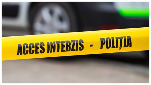 Prăpăd pe o șosea din Vaslui. Două persoane, rănite după ce o mașină și o cisternă care transporta combustibil s-au izbit violent