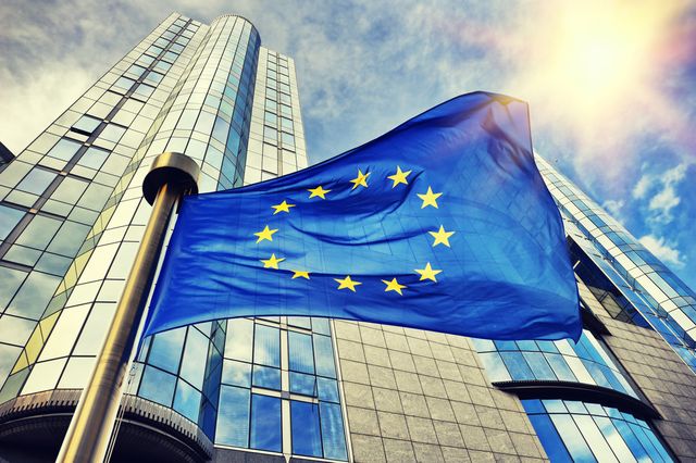 Comisia Europeană acuză șapte bănci de manipularea cursului valutar