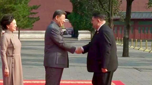 Председателят на БСП Атанас Зафиров присъства на военния парад в Пекин и проведе разговор с президента на Китай Си Дзинпин