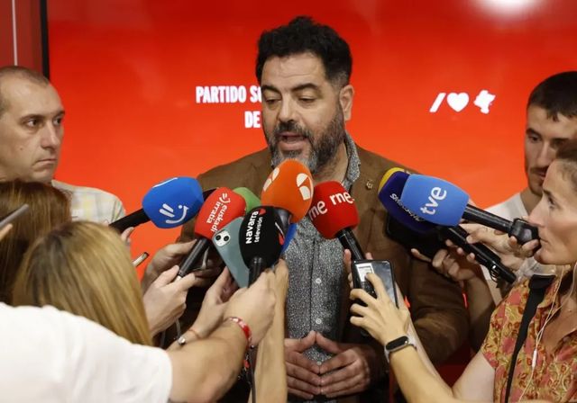 Ramón Alzórriz dimite de sus cargos en el PSN tras reconocer que su pareja trabajó en Servinabar