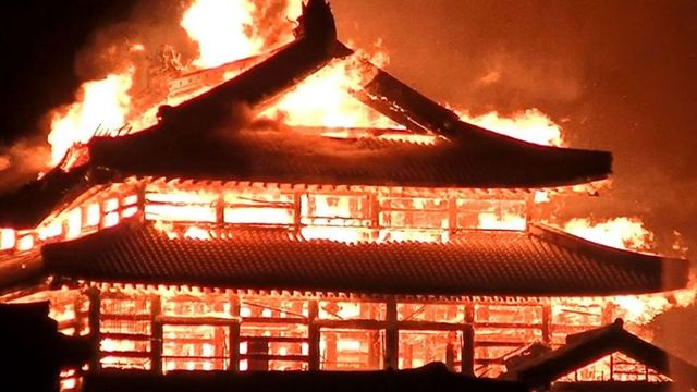 Un castel celebru din Japonia a fost distrus in mare parte de un incendiu în noaptea asta