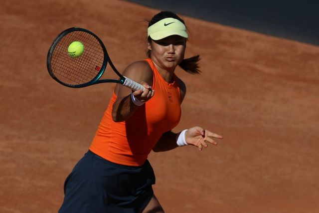 Răducanu a fost eliminată de Swiatek în turul doi la Roland Garros