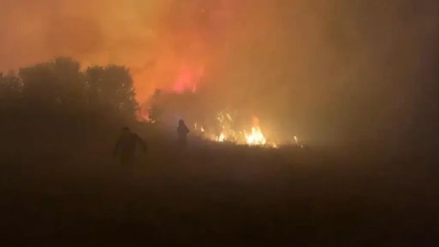 Las autonomías arriman el hombro en la lucha contra los incendios y envían ayuda pese a la crispación política