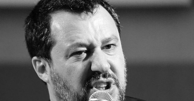 La difesa di Salvini sulla Gregoretti: nessun sequestro di migranti, a bordo erano al sicuro e protetti