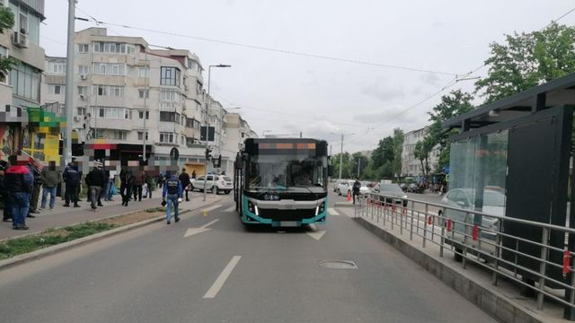 Un autobuz a intrat în trei femei care traversau strada pe trecere, în Galați