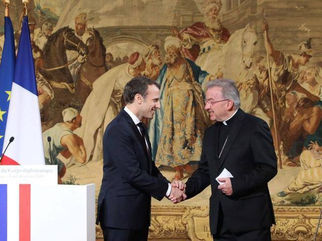 Il nunzio apostolico del Vaticano in Francia accusato di molestie sessuali