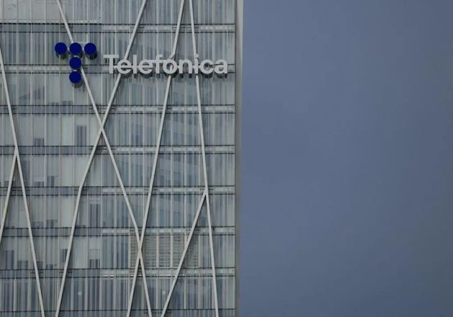 Telefónica vende su filial de Uruguay por 377 millones de euros y negocia ya la de Chile