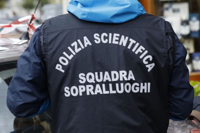 Spari a Fuorigrotta, donna ferita in piazza Italia