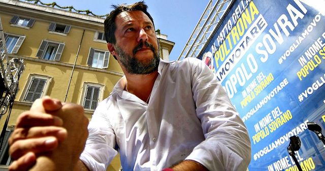 Selfie col figlio del boss Matrone, M5S porta Salvini all’Antimafia