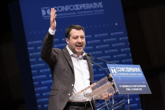 Salvini, su alcune tratte è possibile superare il limite dei 130 Km/h