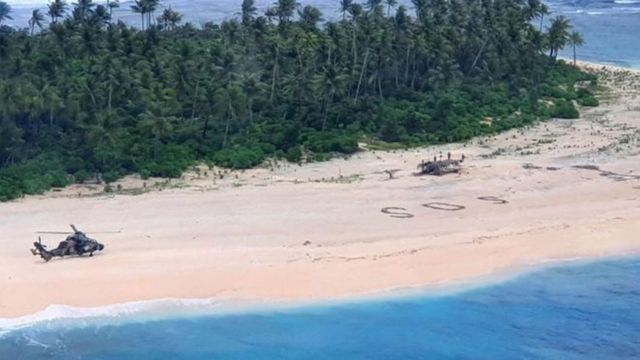 Trei marinari au fost salvați de pe o insulă pustie, după ce au scris SOS pe nisip