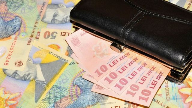 Marcel Ciolacu a anunțat cu cât vor crește pensiile începând cu 1 ianuarie 2024 | Seniorii care vor primi cu 40% mai mulți bani